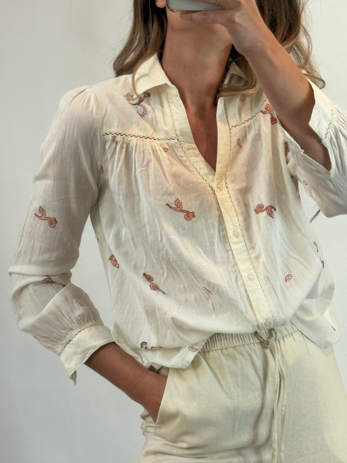 MAISON HOTEL. Blusa algodón bordados