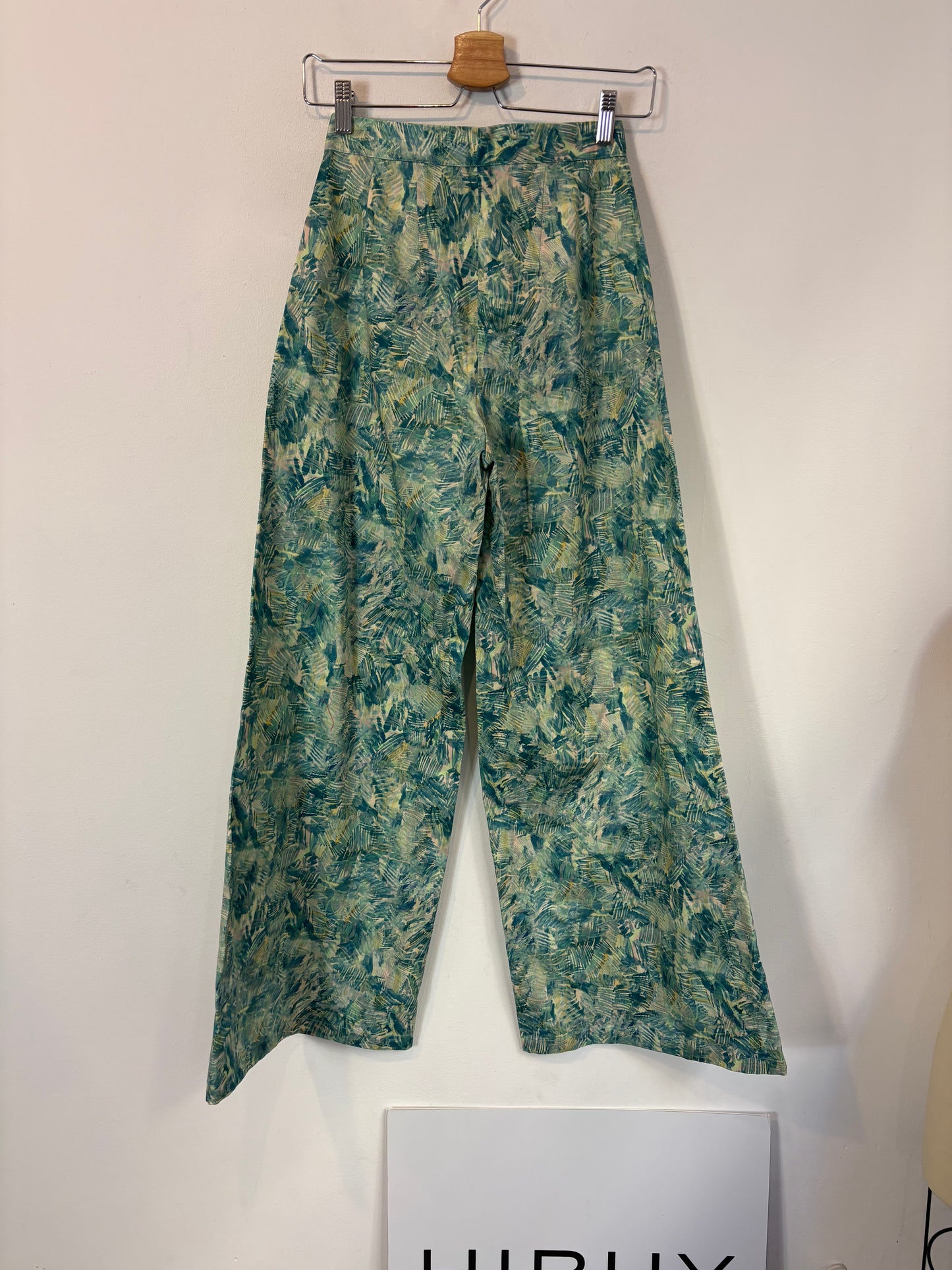 ROMUALDA. Pantalón estampado pata ancha