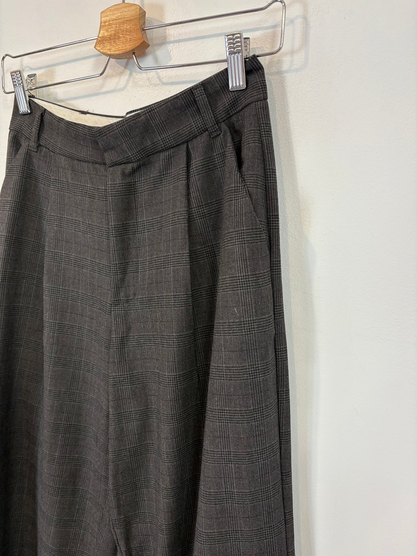 ZARA. Grey checked tailored trousers. Size XS