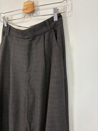 ZARA. Grey checked tailored trousers. Size XS