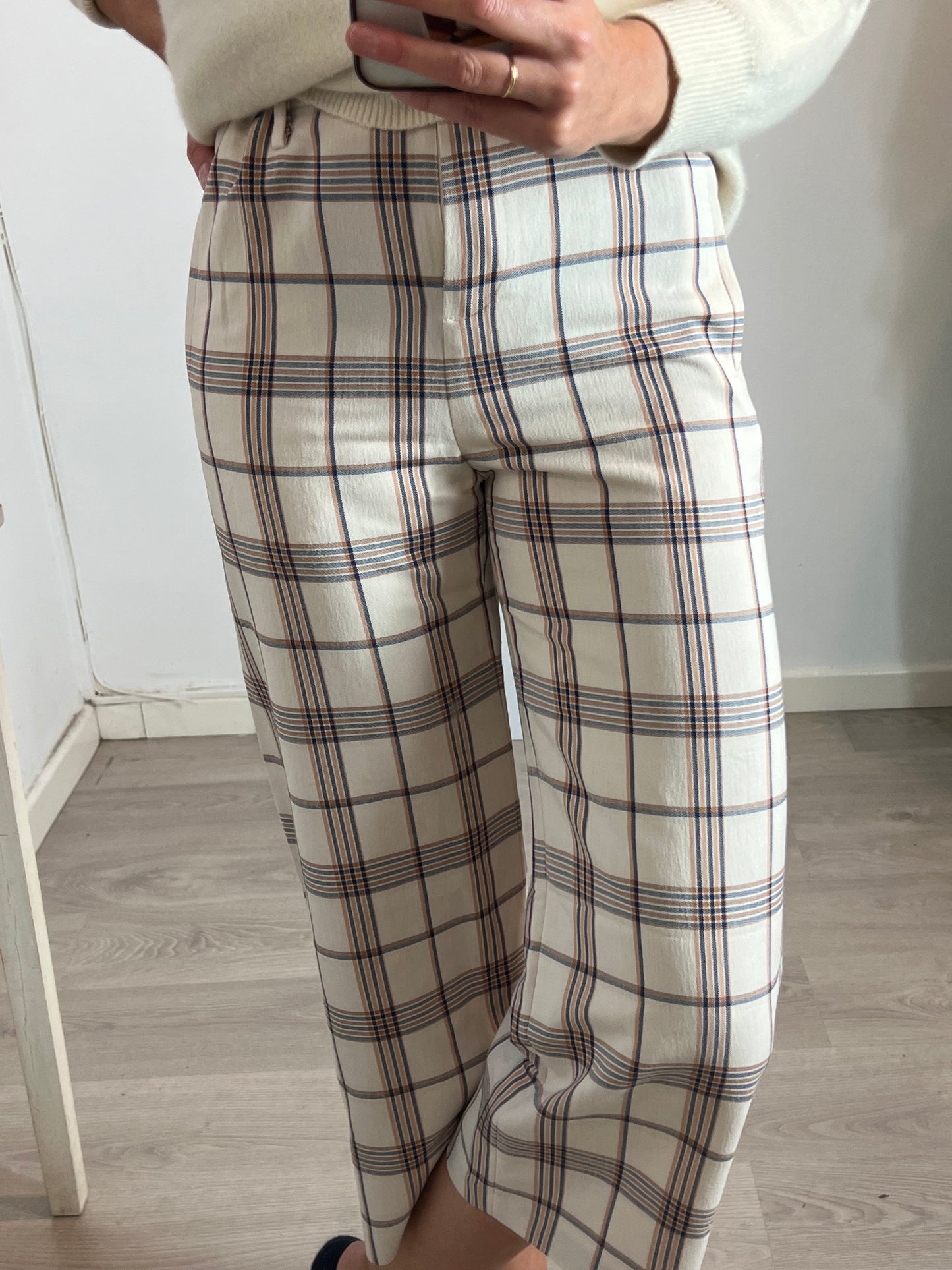 MAJE. Pantalón cuadros beige. T 36