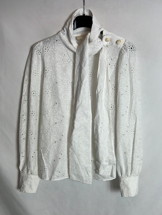SÉZANE. Blusa blanca troquelada lazada. T 34