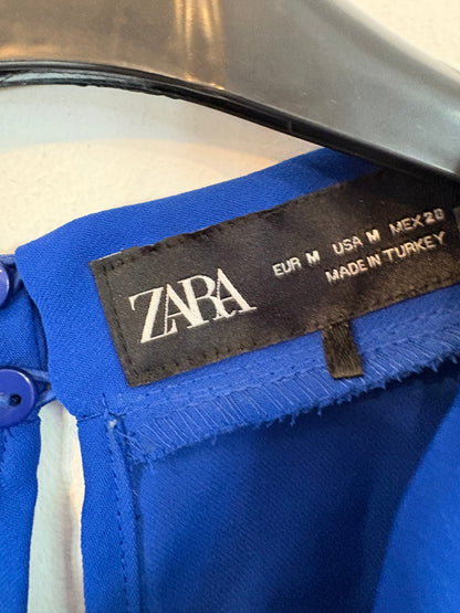 ZARA. Vestido corto azul broche. T M