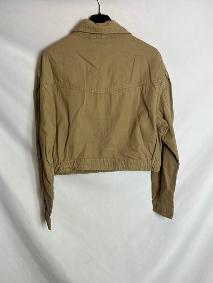 PULL&BEA. Cazadora cropped beige. T S