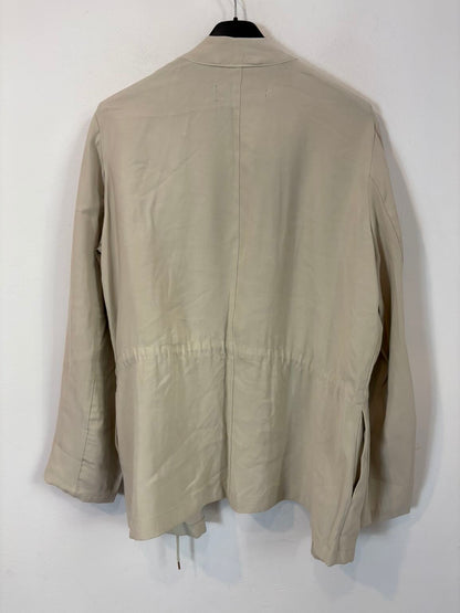 ZARA. Chaqueta beige fluida