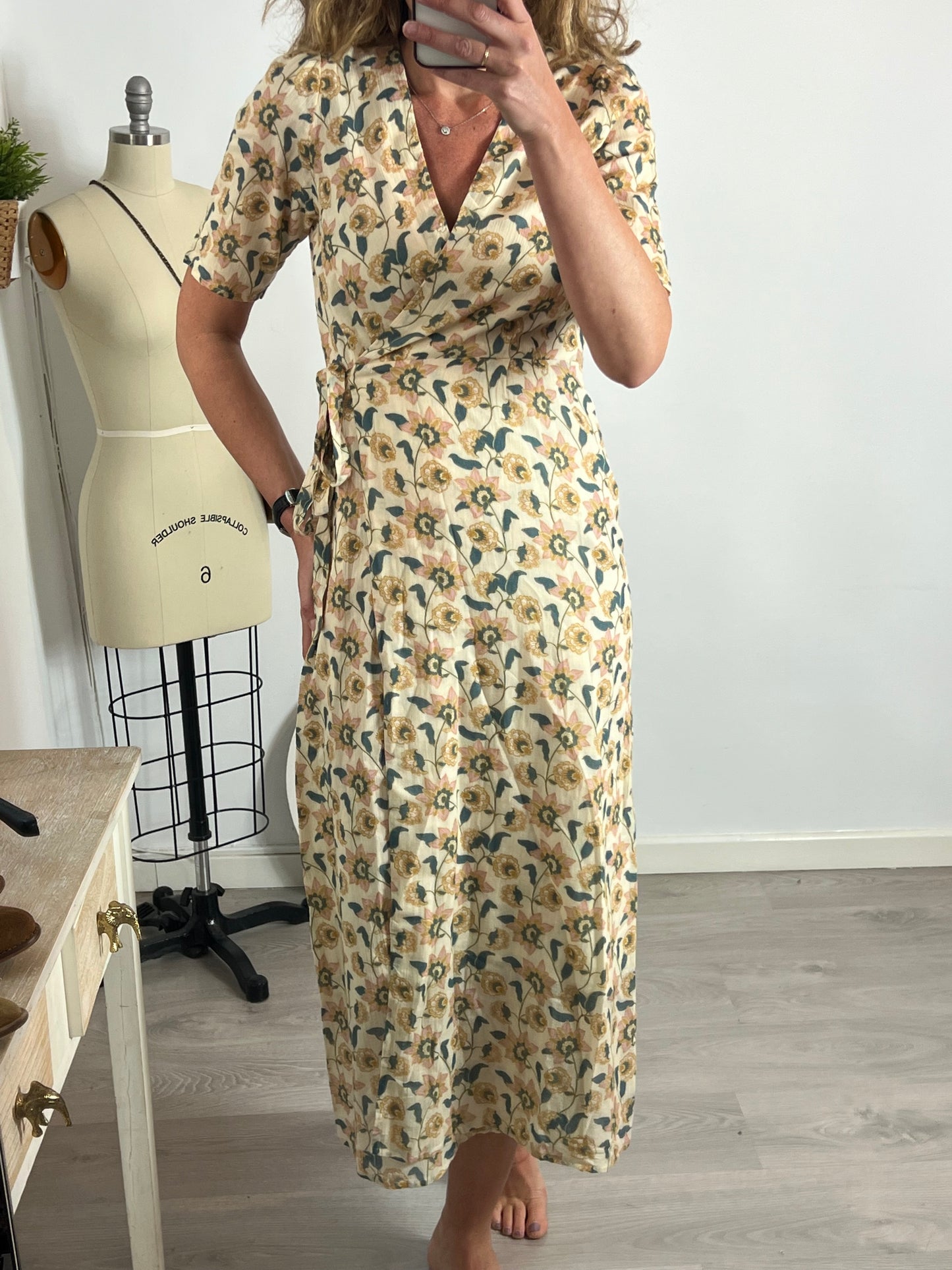 LOUISE MISHA. Vestido amarillo flores T.40