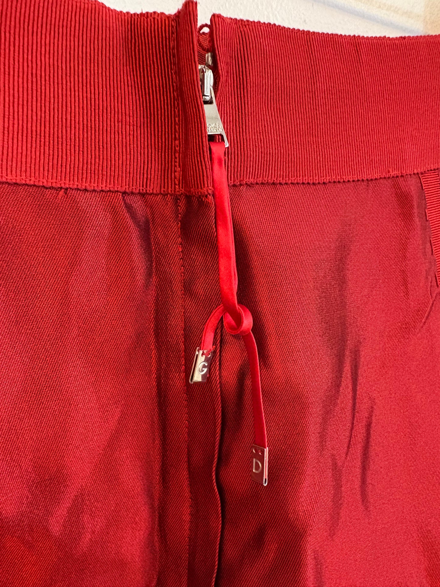 DOLCE & GABBANA. Falda midi roja vuelo