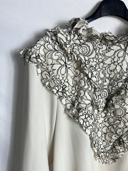 VICTORIA. Flowy blouse with neckline and collar detail. TS/M