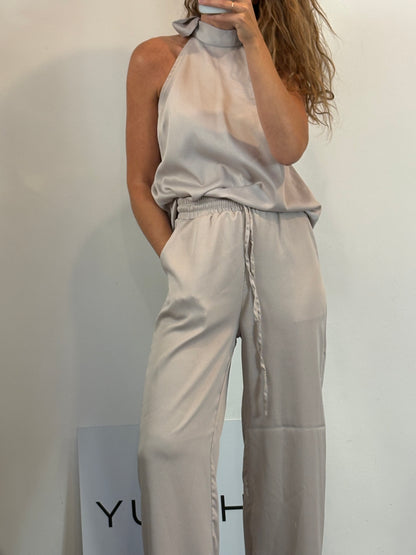 ZARA. Beige flowing blouse. Size M