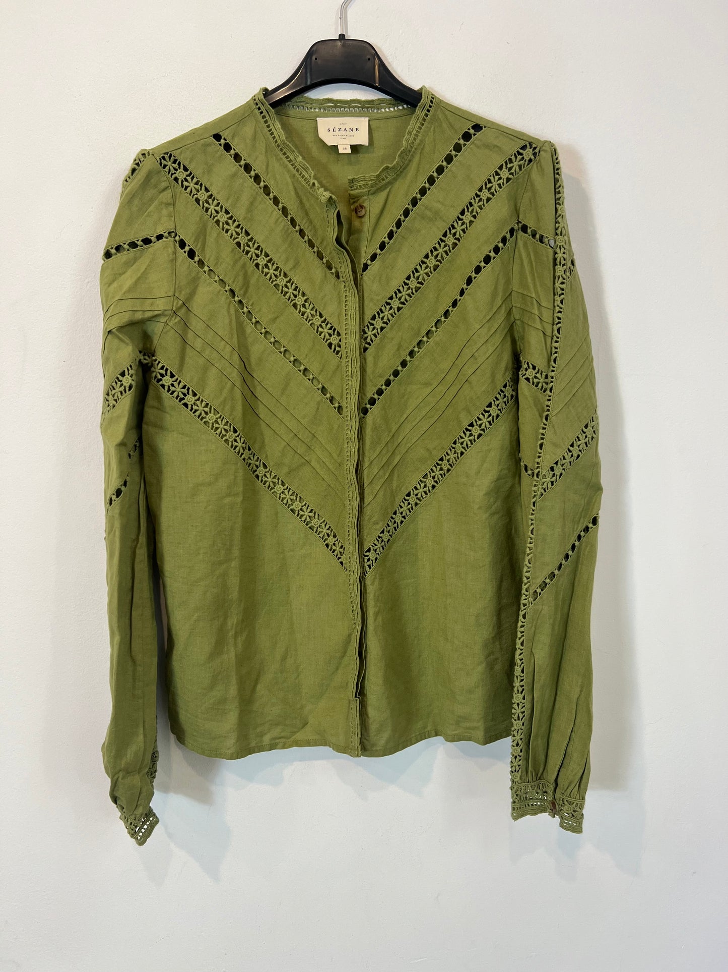 SÉZANE. Green blouse with die-cut details. Size 38