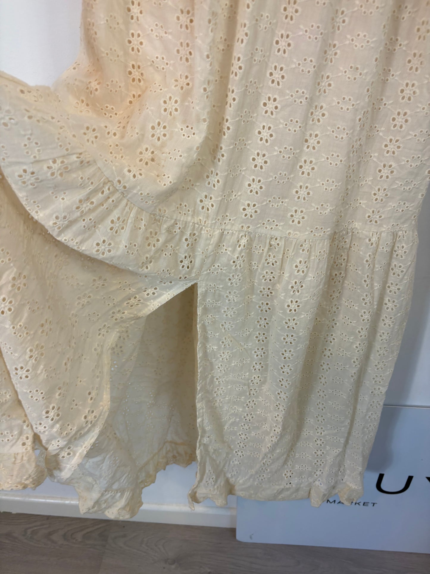 OTRAS. Vestido midi troquelado. T M