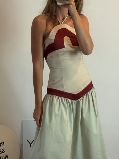 IQ COLLECTION. Vestido tricolor vuelo