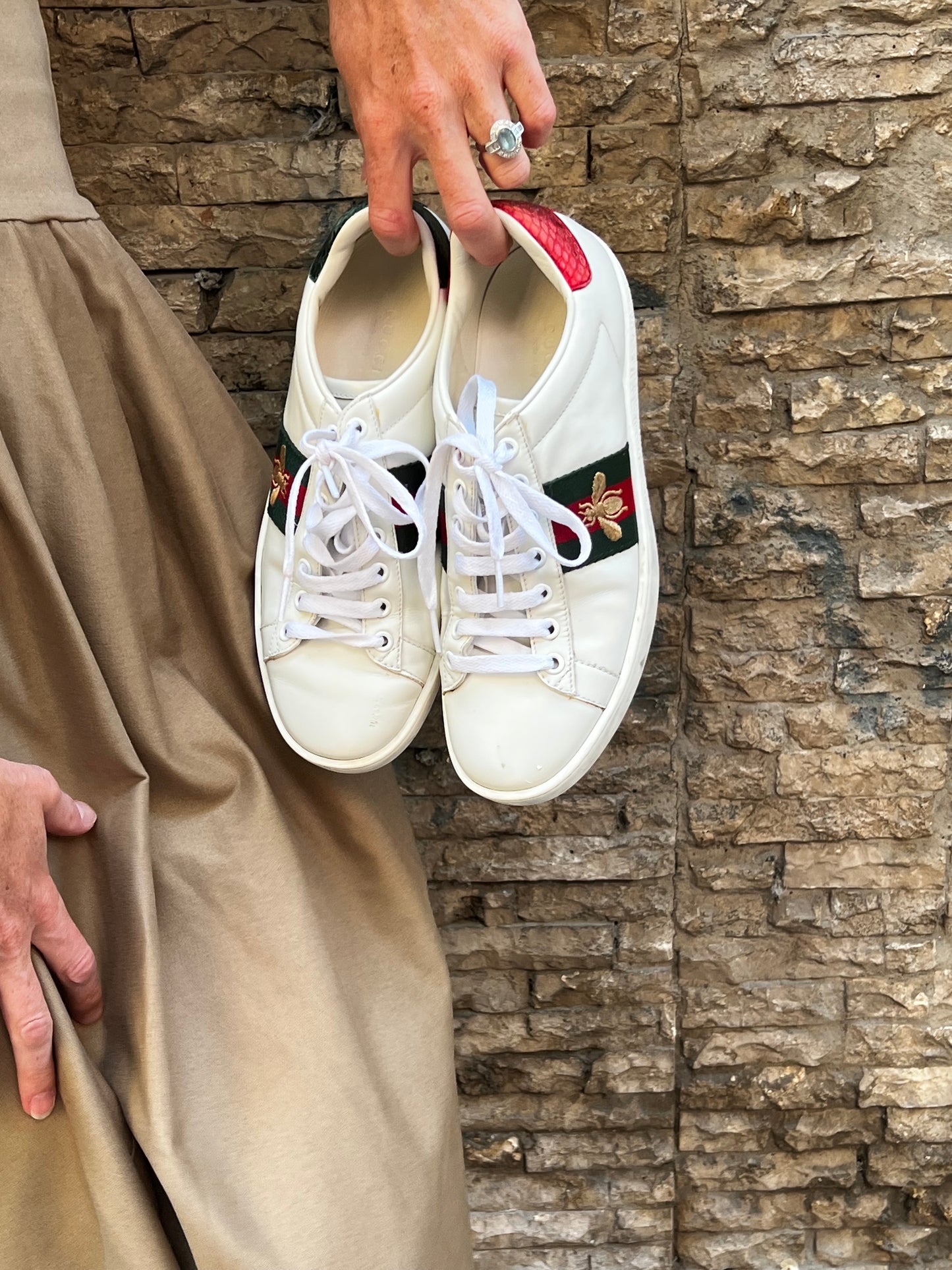 GUCCI. Zapatilla Ace con abeja T 37