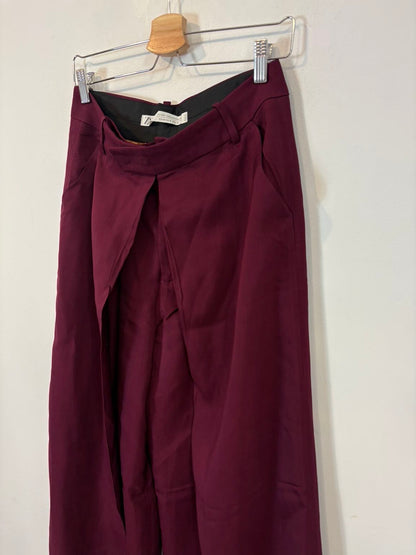 ZARA. Pantalón fluido burgundy pinzas