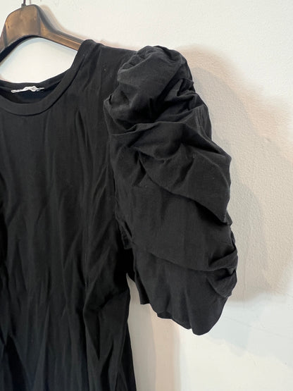 ZARA. Camiseta negra mangas T.s