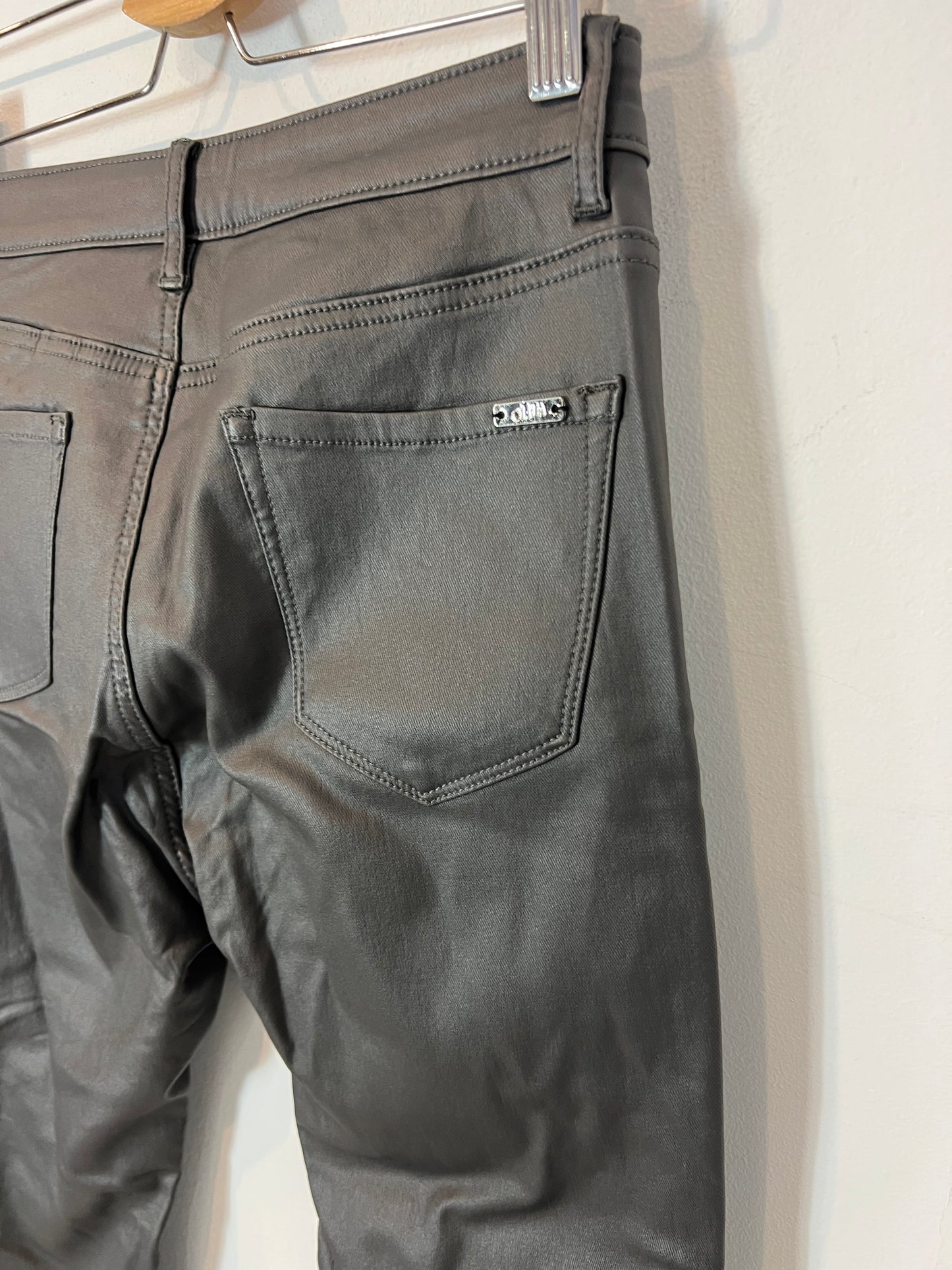 O´LIVIA. Pantalón gris verdoso encerado T.36