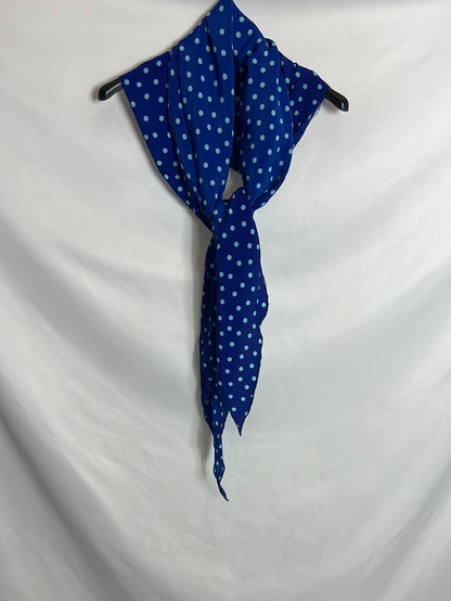 OTRAS. Pañuelo azul lunares