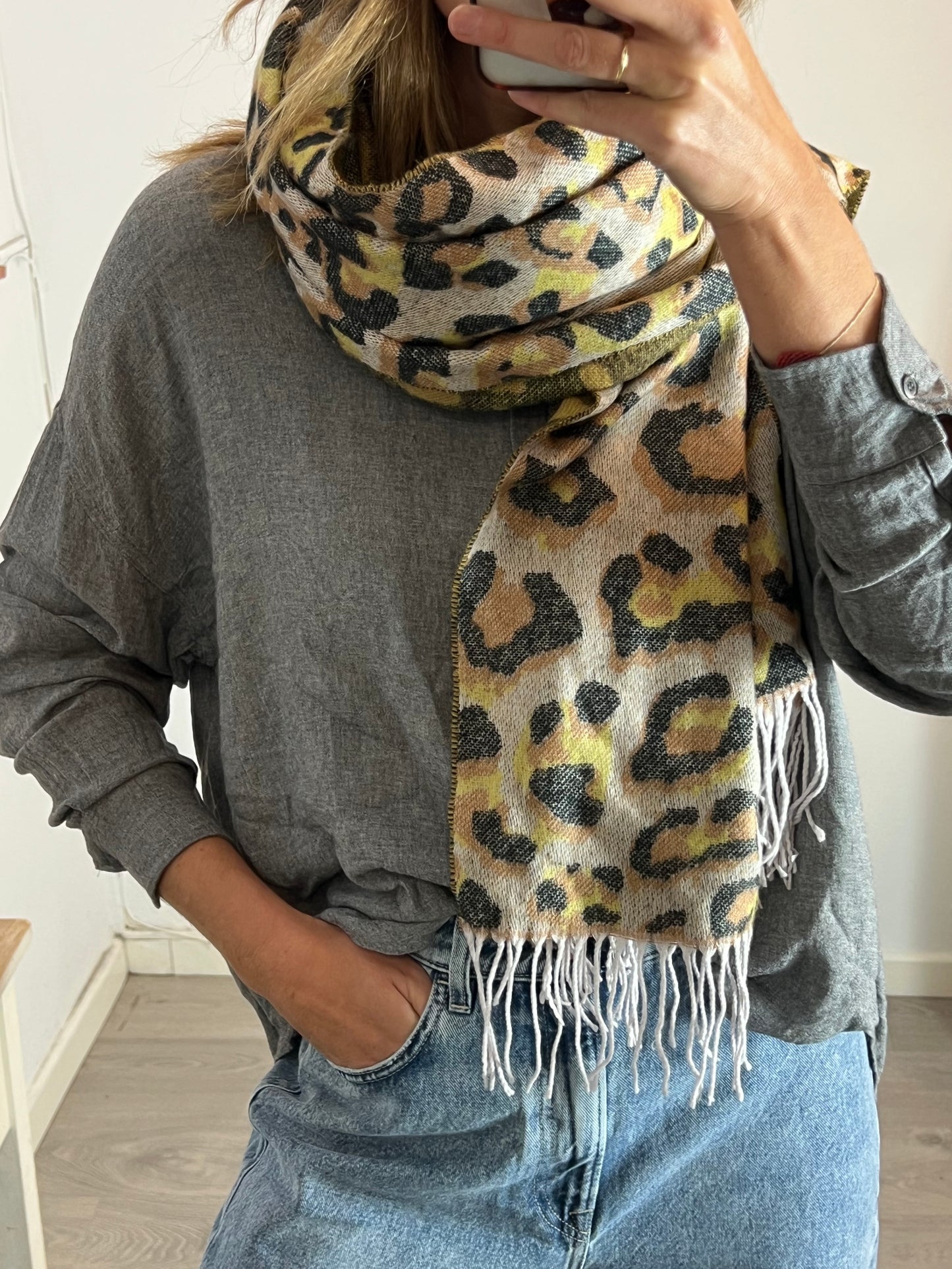 OTRA. Bufanda animal print