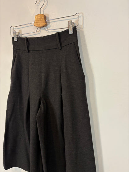 ZARA. Pantalón efecto falda marengo