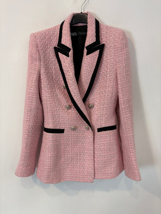 ZARA. Blazer rosa y negra tweed
