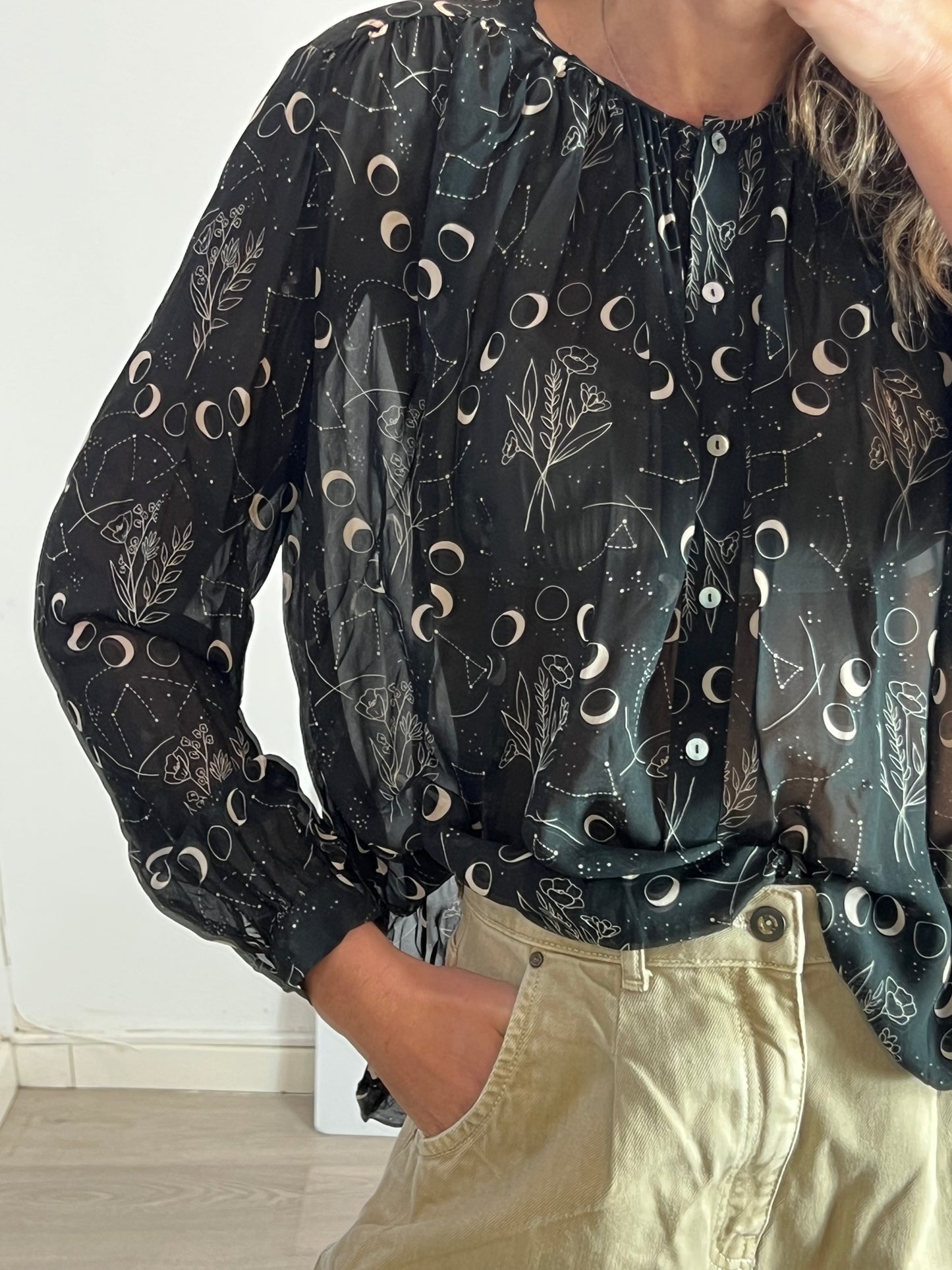 MASSIMO DUTTI. Ts printed black blouse