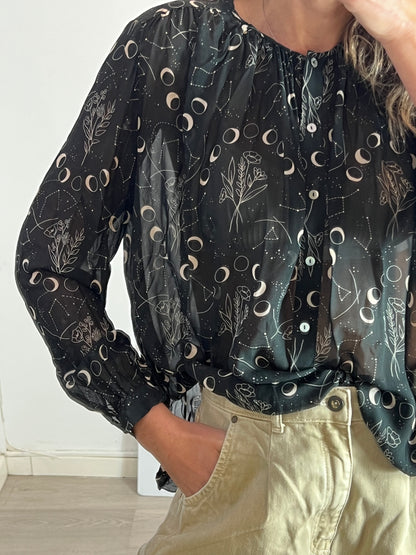 MASSIMO DUTTI. Ts printed black blouse