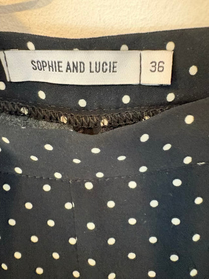 SOPHIE & LUCIE. Total look fluido lunares