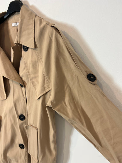 TESE COLLECTION. Chaqueta beige estilo gabardina. T M