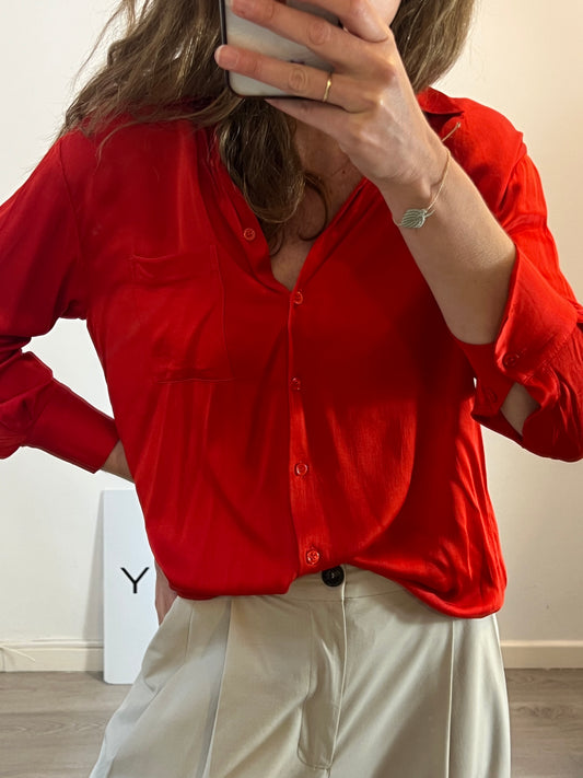 ZARA. Blusa roja satinada fluida. T XS (M)