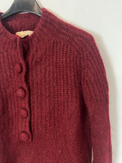 SEZANE. Burgundy sweater with Ts buttons
