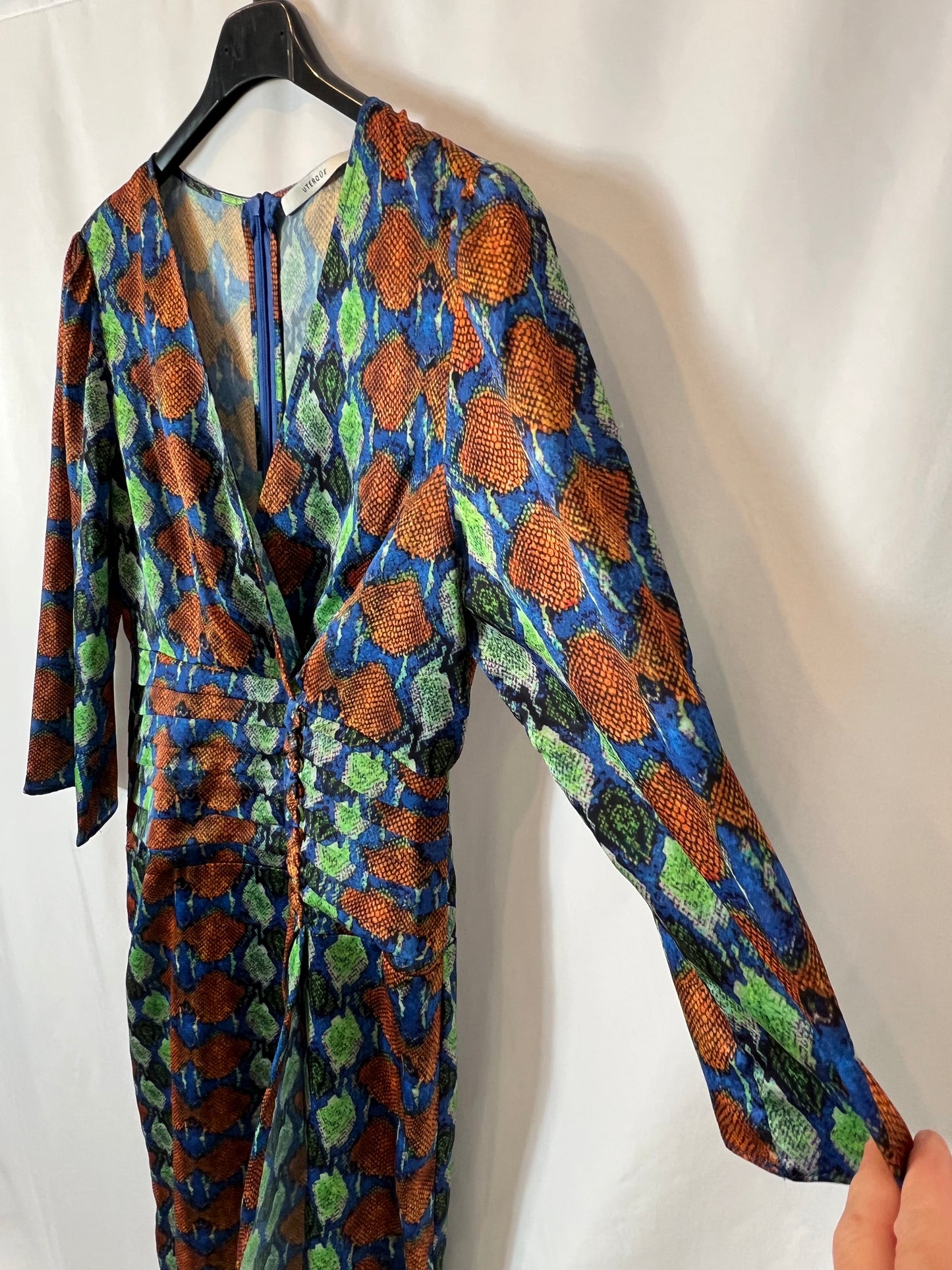 UTERQÜE. Vestido midi estampado satinado. T M