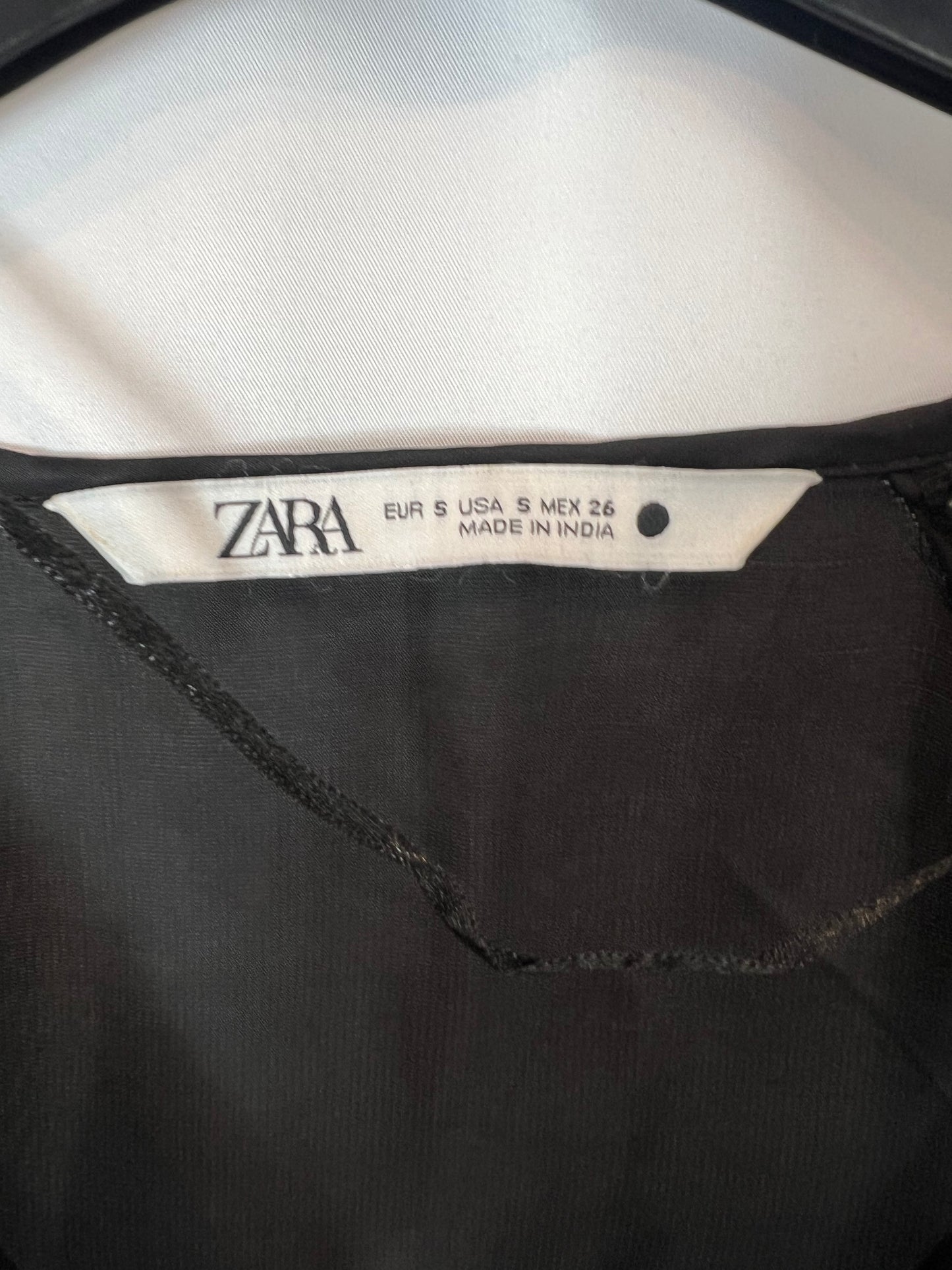 ZARA. Long, flowing embroidered dress. TS