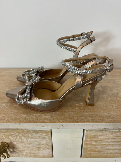 SOUL IN PAIN. Gold-tone lace-up stilettos, size 38