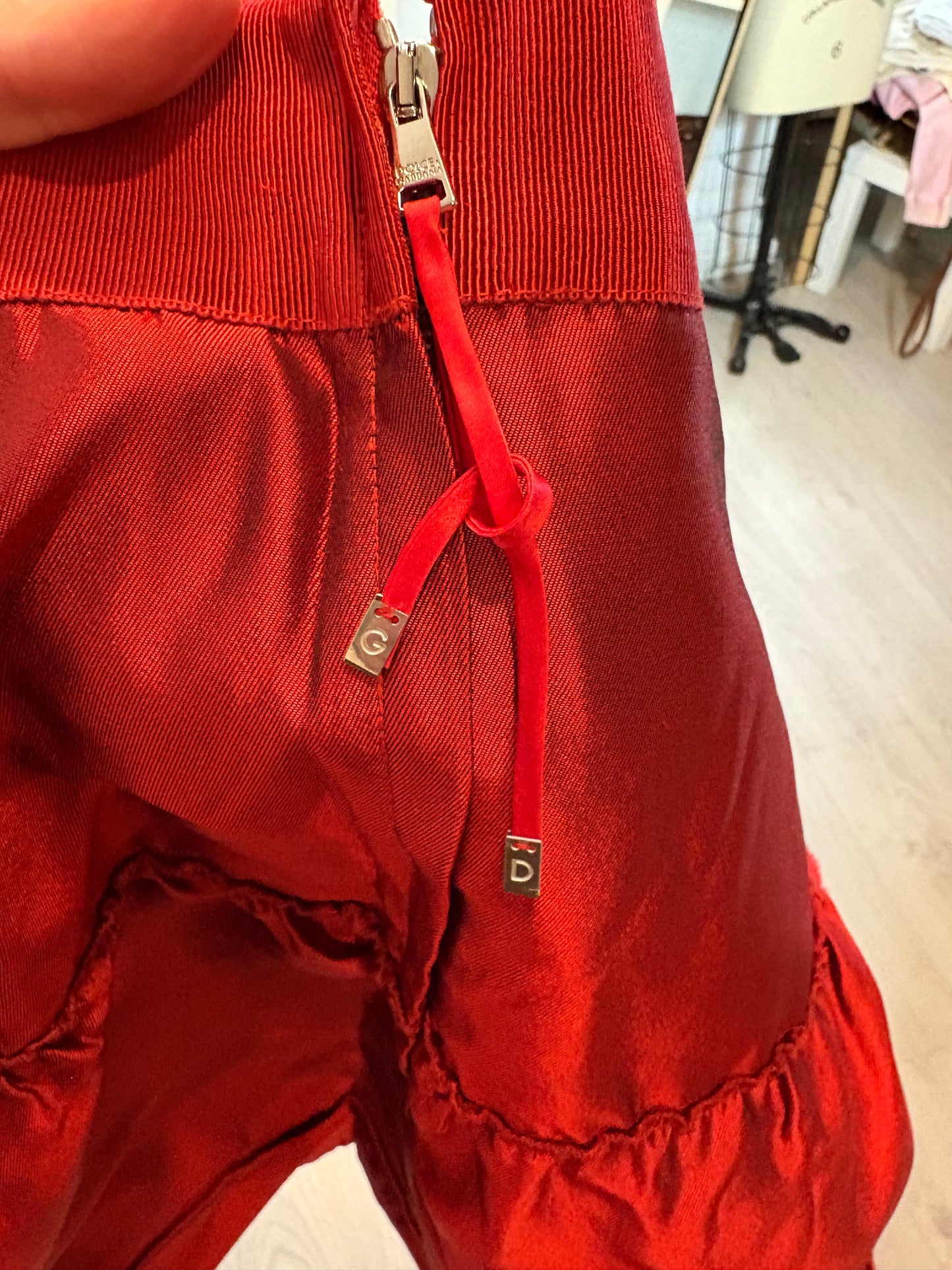 DOLCE & GABBANA. Falda midi roja vuelo