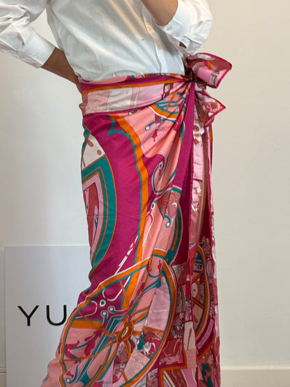 HERMÉS. Pañuelo rosa estampado