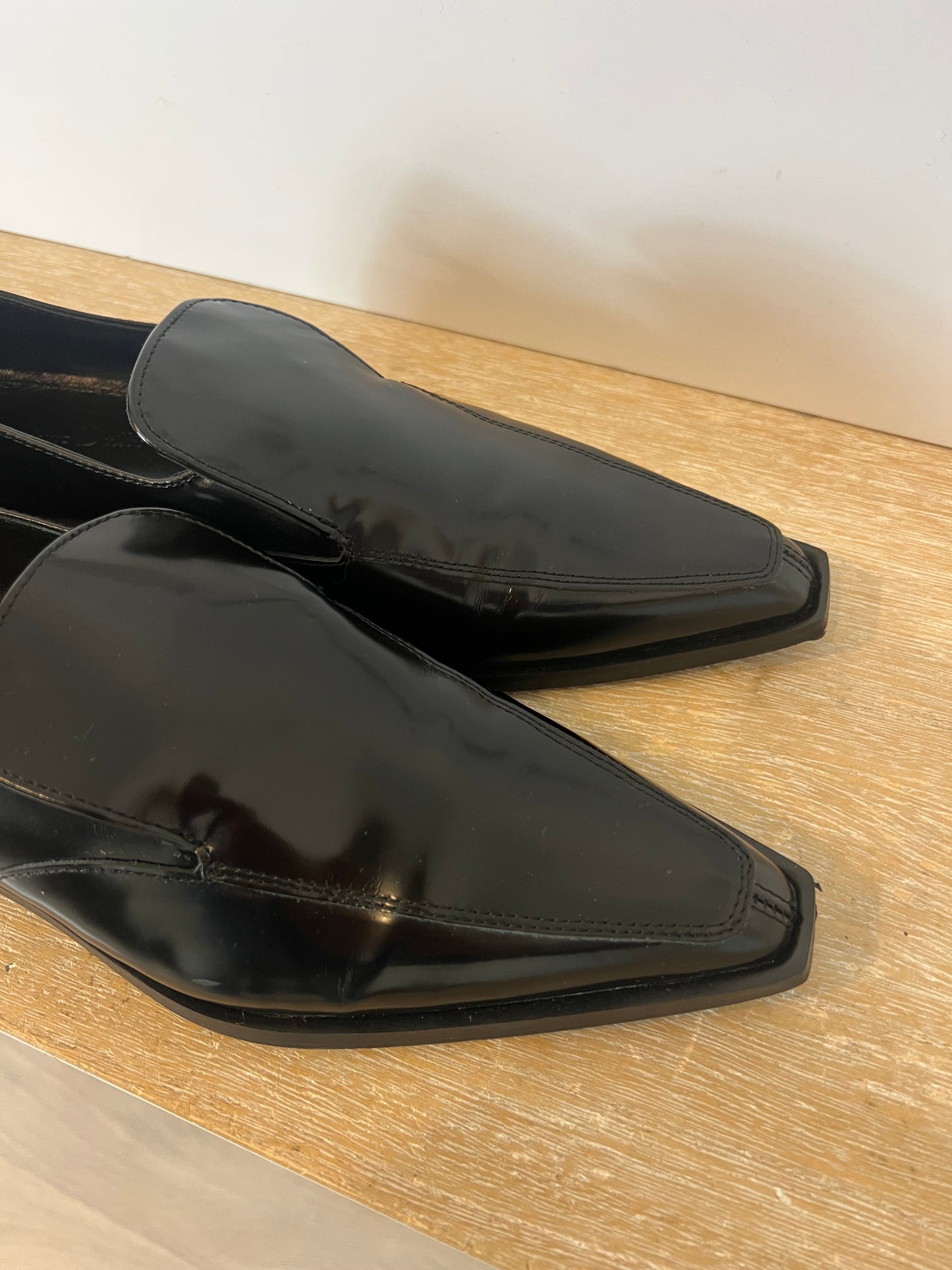 MASSIMO DUTTI. Zapato negro estilo mocasín. T 37