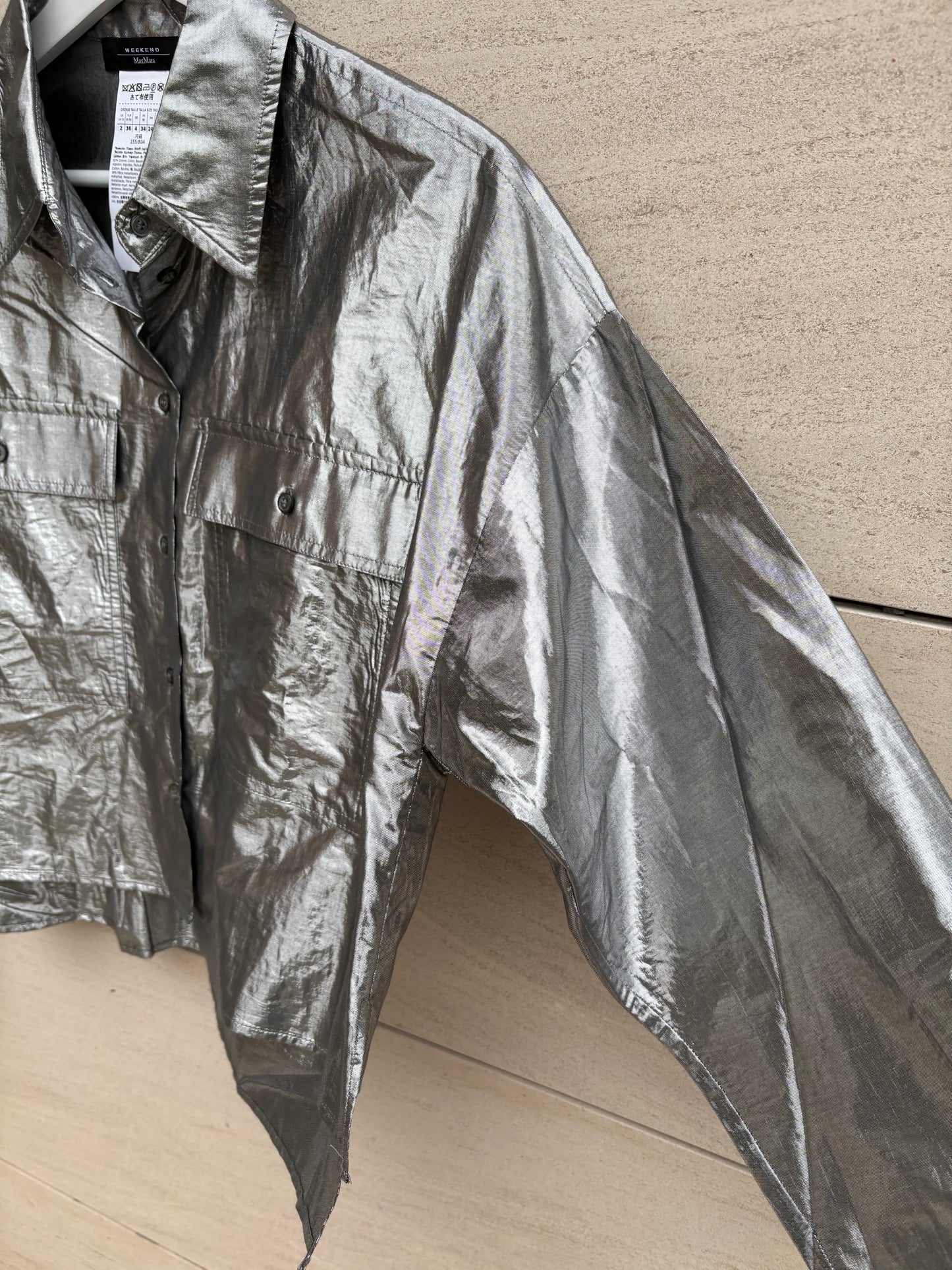 WEEKEND MaxMara. Camisa plateada textura