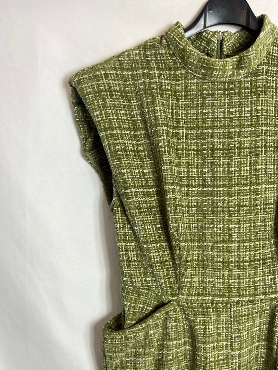 OTRAS. Mono verde jaspeado textura. T M