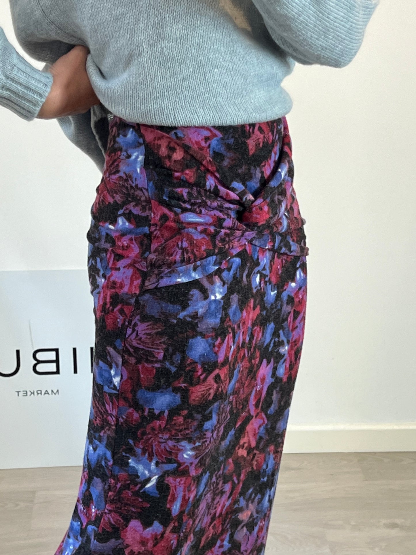 MAKSU. Falda midi fluida estampada. T M