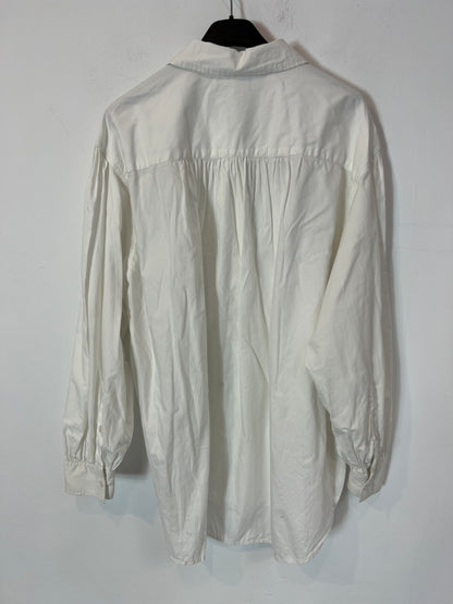 H&M. Blusa blanca fluida abotonada T.s