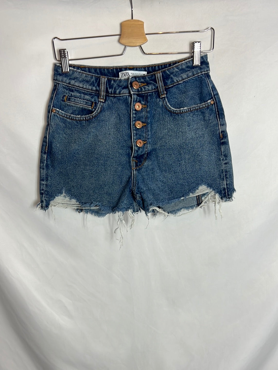 ZARA. Short denim abotonado.  T 36