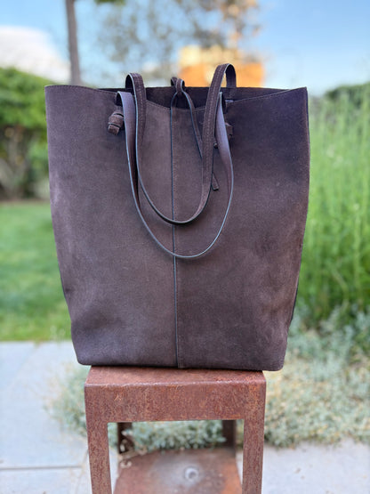 MASSIMO DUTTI. Bolso marrón nudo piel serraje