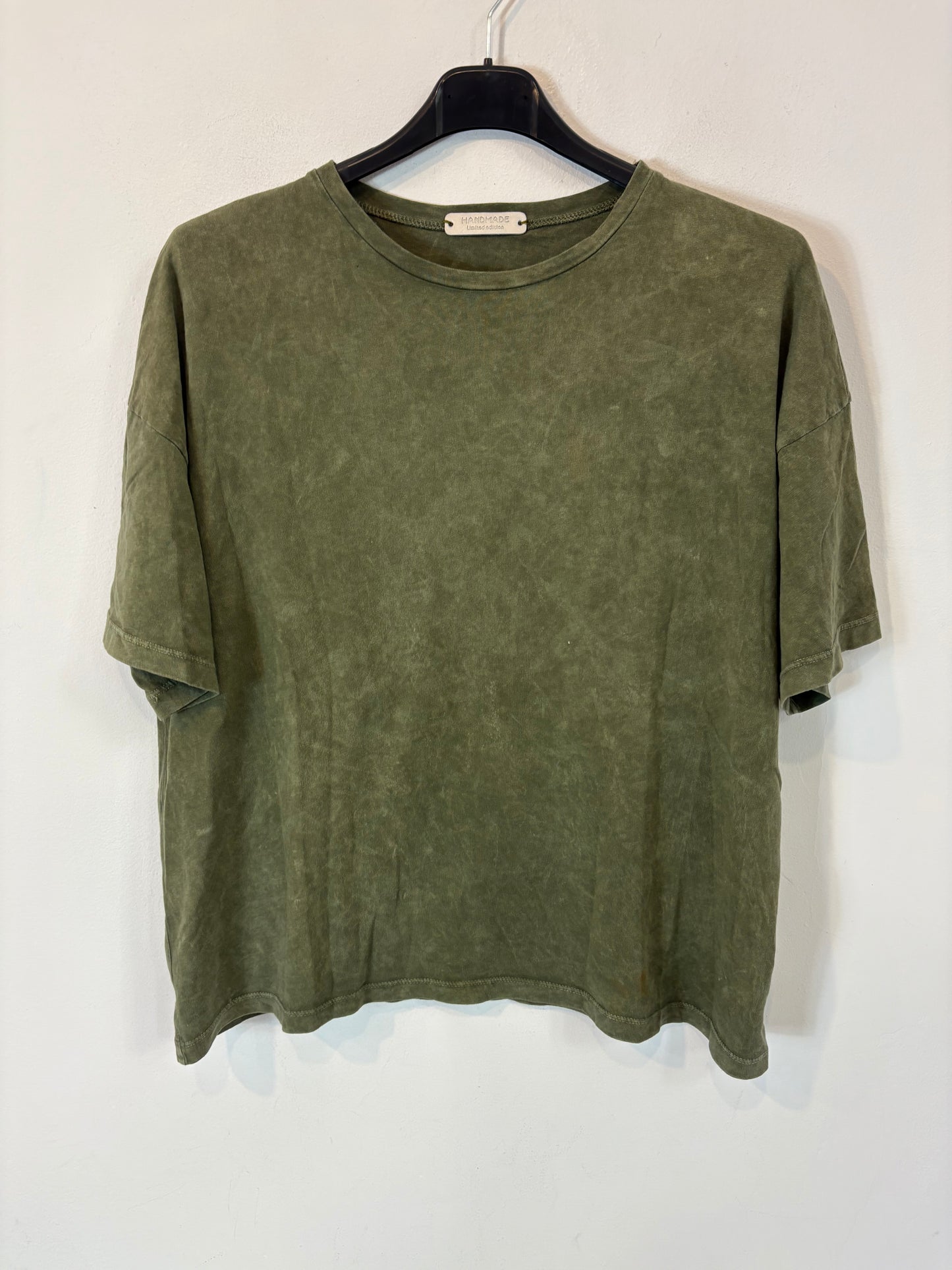 OTRAS. Camiseta verde detalle espalda. T M