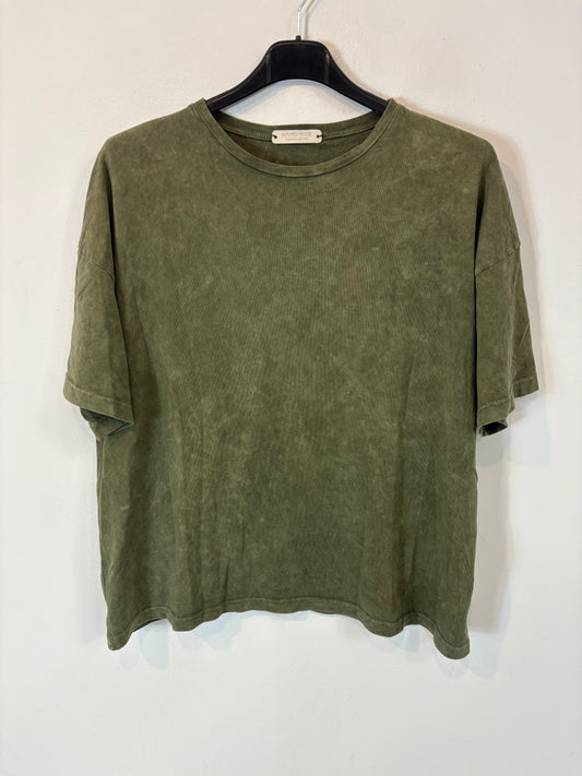 OTRAS. Camiseta verde detalle espalda. T M