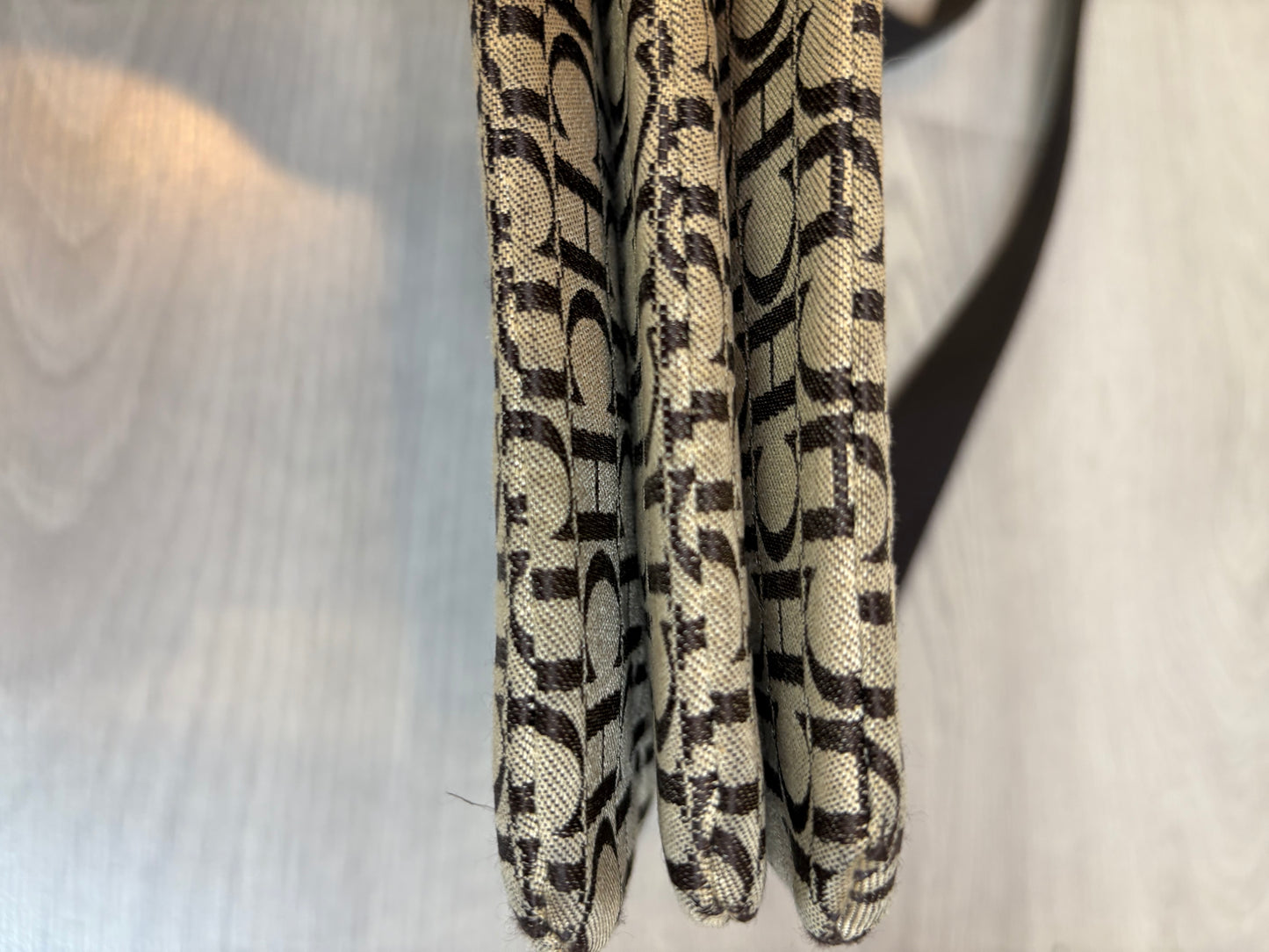 CAROLINA HERRERA. Bolso tela anagrama asa regulable