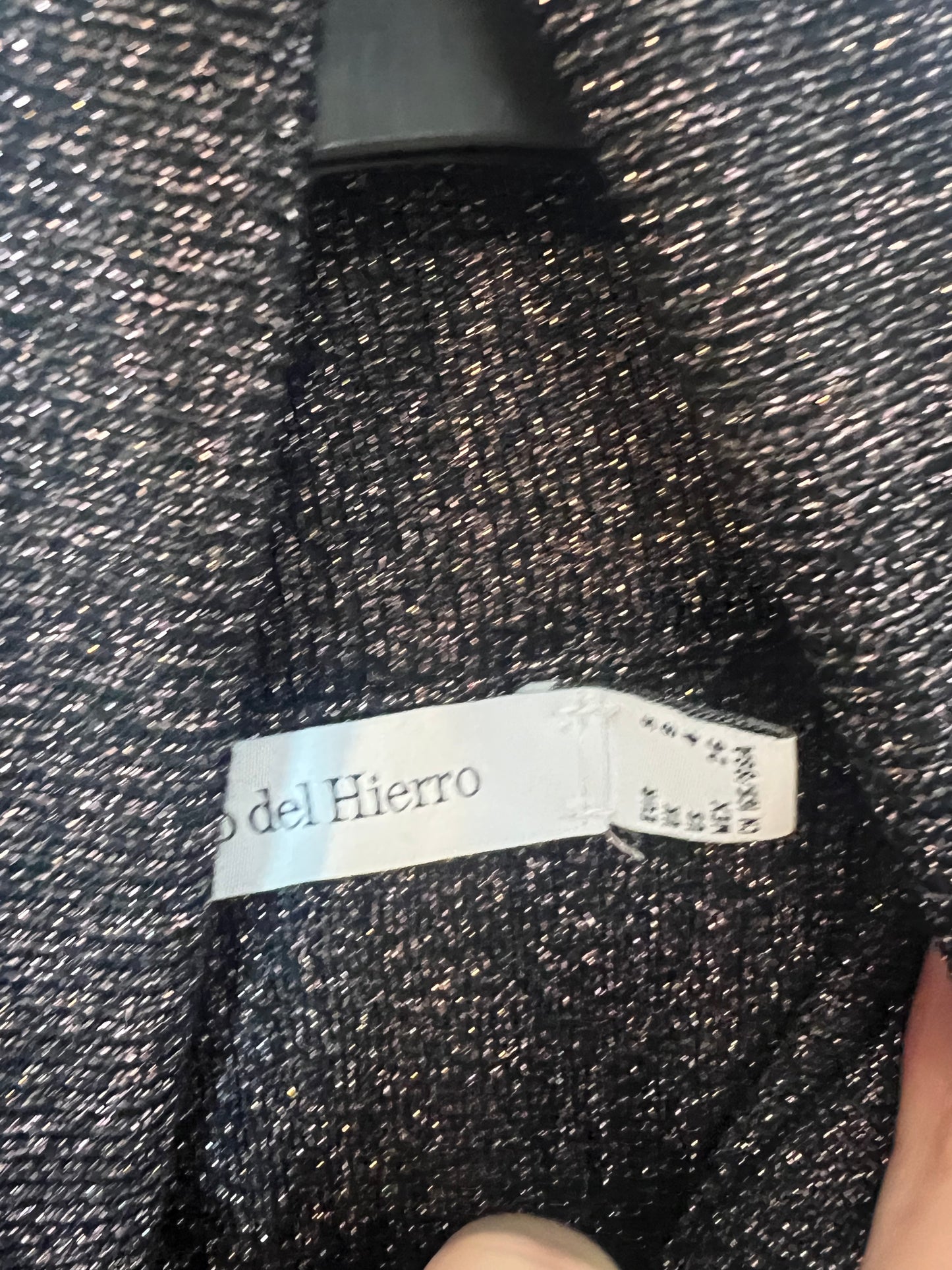 PEDRO DEL HIERRO. Jersey cuello alto hilos brillo. T S