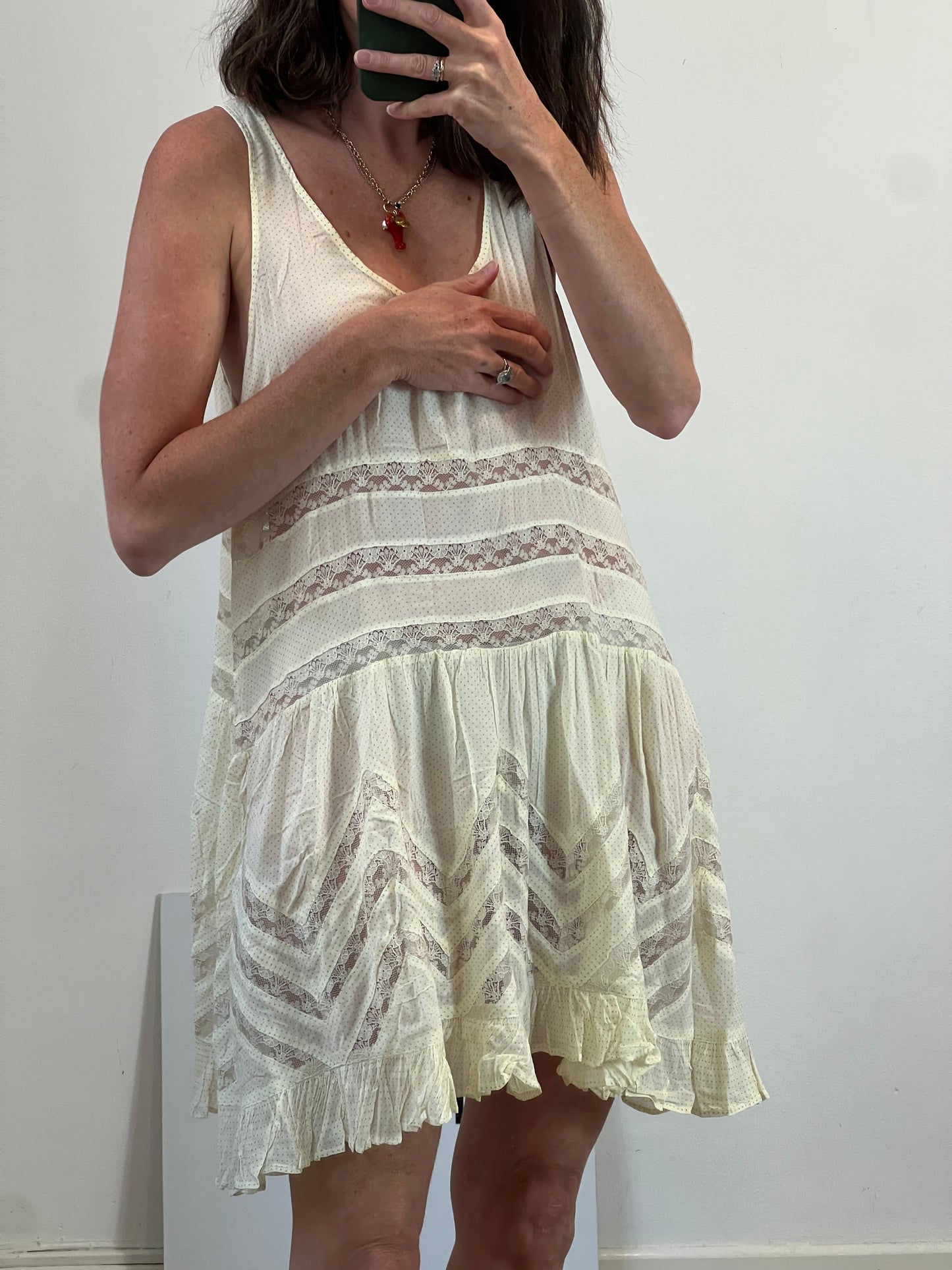 FREE PEOPLE. Mono beige lunares y encaje T.m