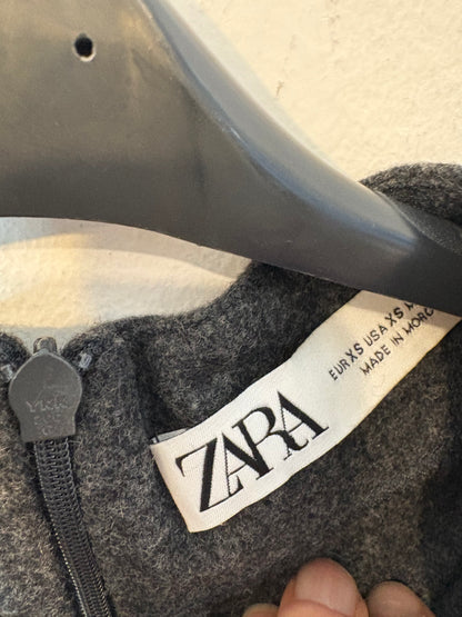 ZARA. Top gris fruncido con lana