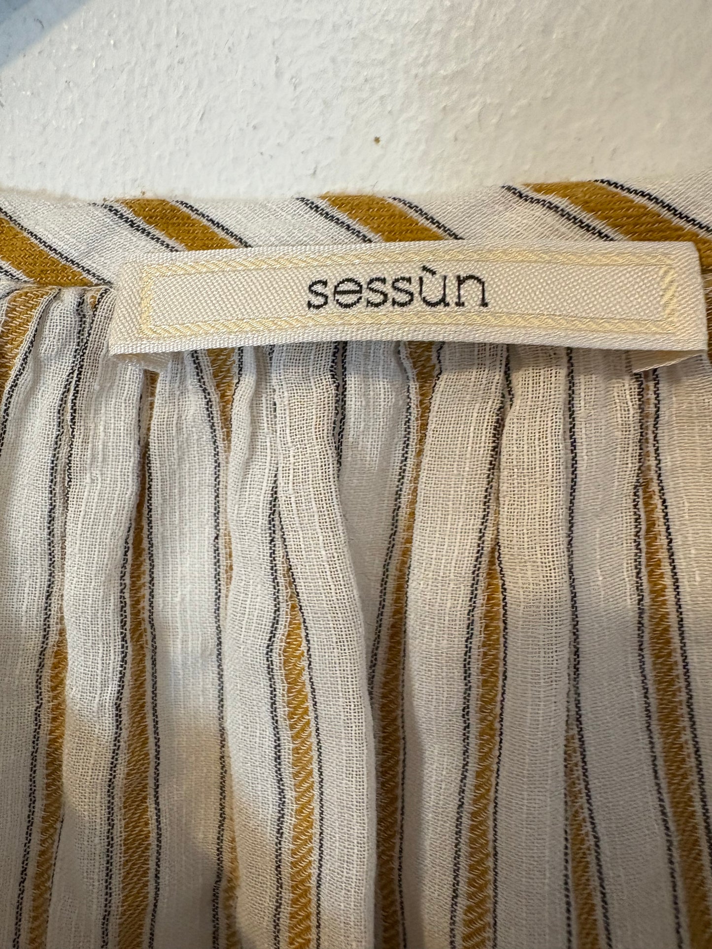 SESSÚN. Blusa rayas detalle puños