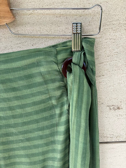 CANTÉ x ANITA. Falda larga cruzada rayas en verde